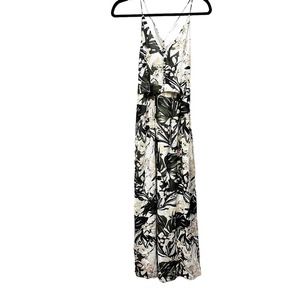 H & M maxi sun dress spaghetti straps. T back fully lined. V neck Size 4